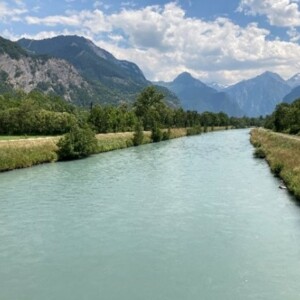 Romanche endiguée en aval du site du Buclet en Oisans (Isère) romanche endiguée