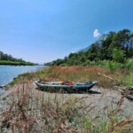 Canoë amarré durant les prospections